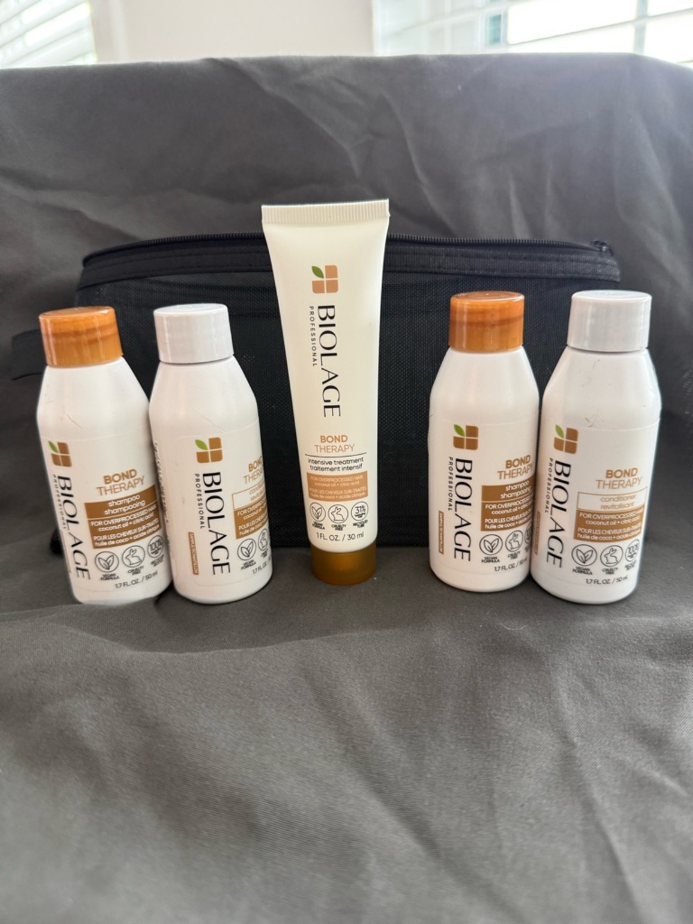 Biolage 2 Shampoo & 2 Conditioner & 1 Intensive Treatment Travel Set With Bag